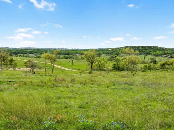 8 Maddalena Ln, Dripping Springs, TX 78620