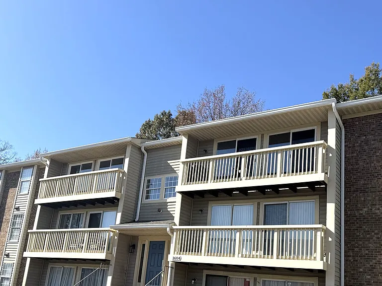 1604 Arlyn Cir #J — Photo 2
