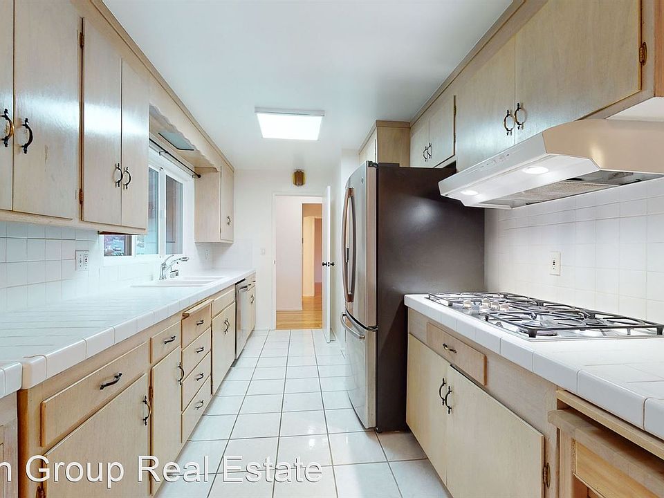 1st image of 1040 Sanders Dr