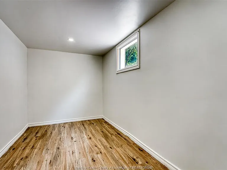 2309 Alexis Rd — Photo 31