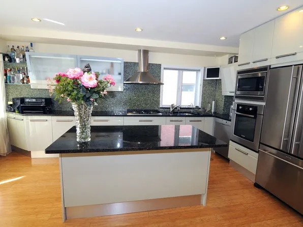 137 W End Ave Suite A, Brooklyn, NY 11235