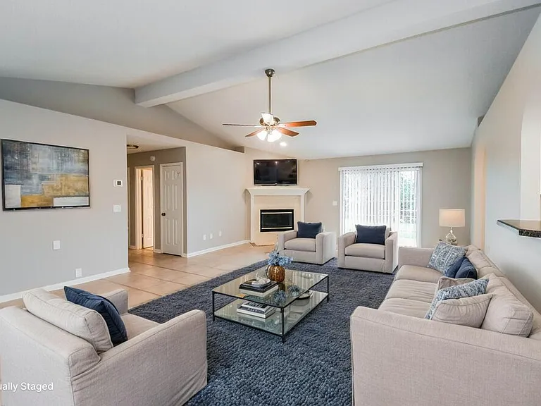 401 Baybrook Dr — Photo 3