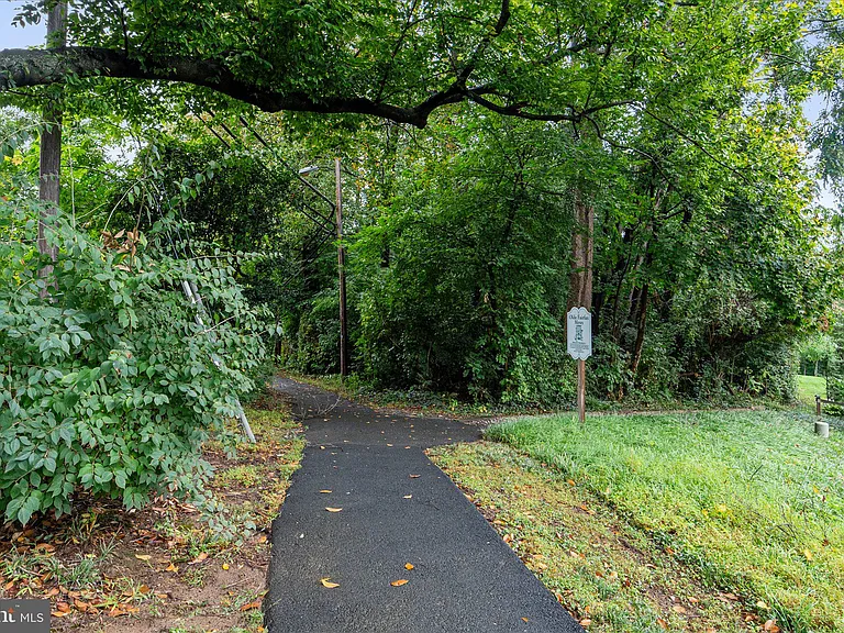 3885 Chain Bridge Rd — Photo 45