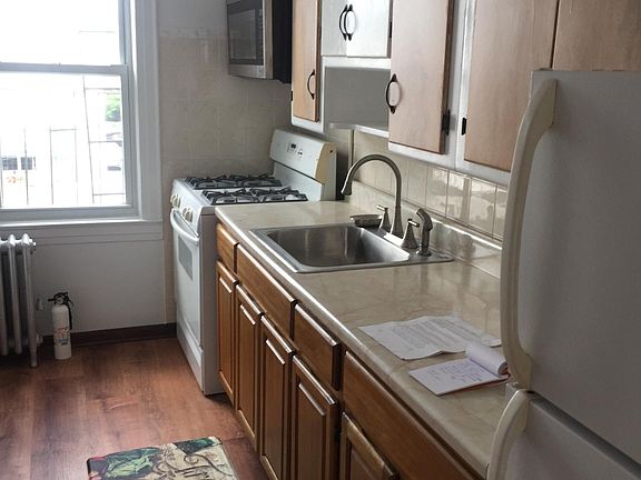 4th image of 2039 E 34th St #2