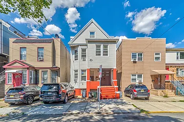 27 Romaine Avenue, #2