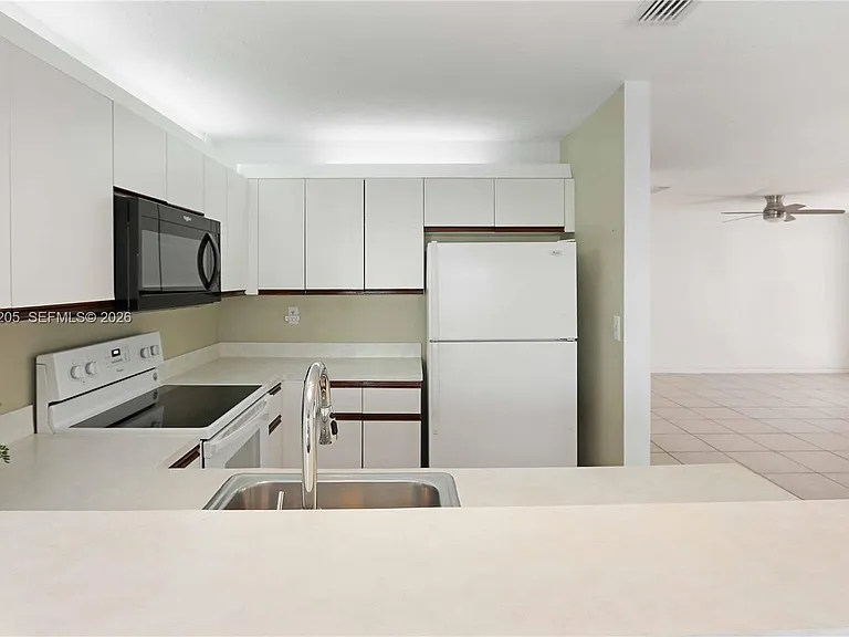 21208 Harbor Way #13713 — Photo 2