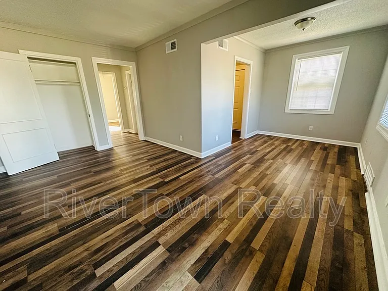 3235 Southern Ave — Photo 2