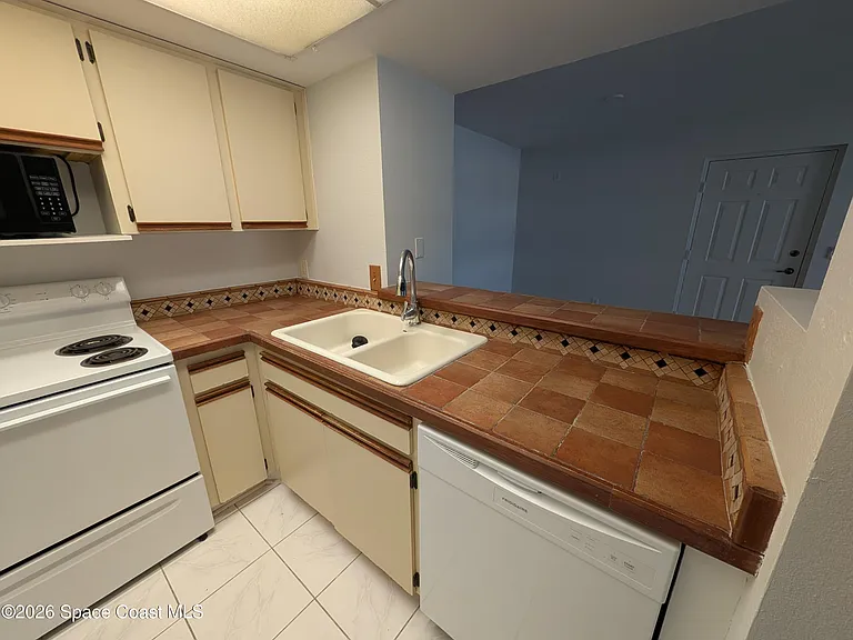 987 Sonesta Ave NE #207 — Photo 9