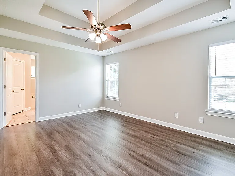 6304 Kingsview Dr — Photo 10