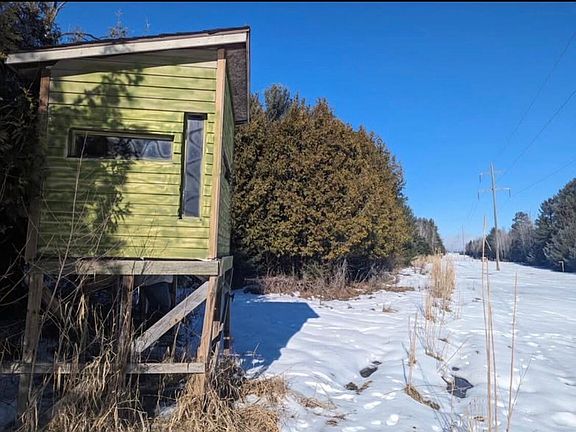 3rd image of 777 E Spruce Rd