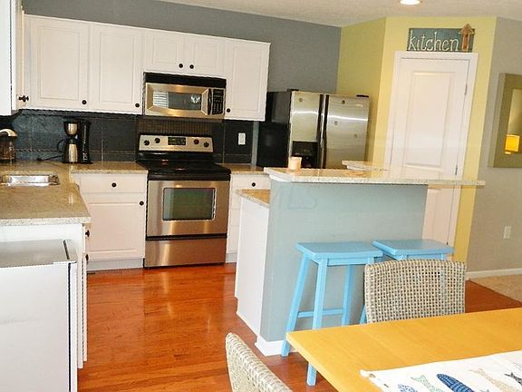 4th image of 5594 Rainbow Falls St
