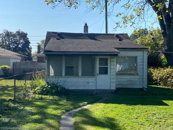 7234 Henry St, Center Line, MI 48015