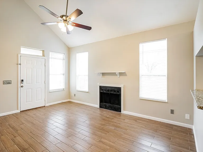301 Hunters Chase Dr — Photo 6