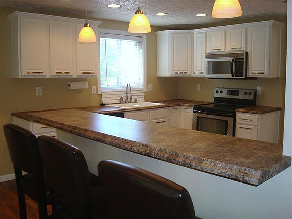 3rd image of 7099 Charing Ct