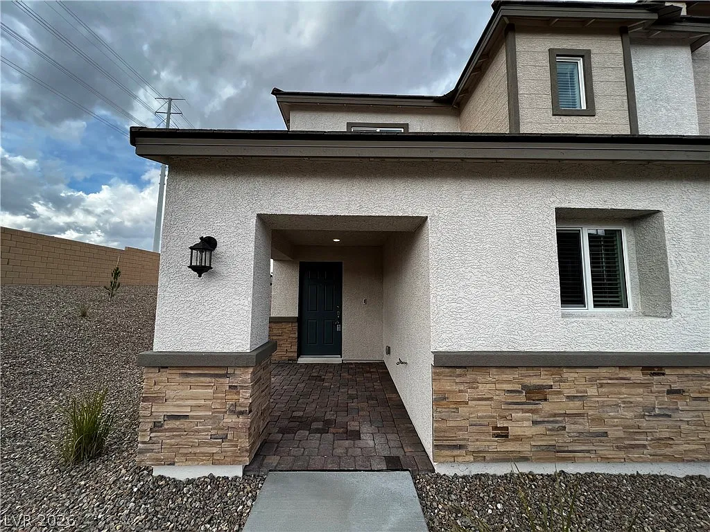 4 bed, 2.5 bath, 1476 sqft, $1,995 — Photo 2