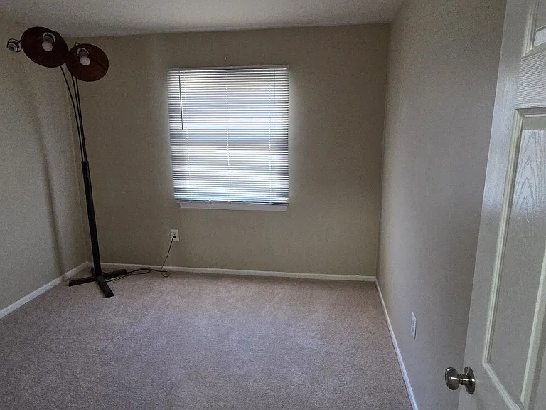 12735 Lighthouse Ln #UPSTAIRS — Photo 16