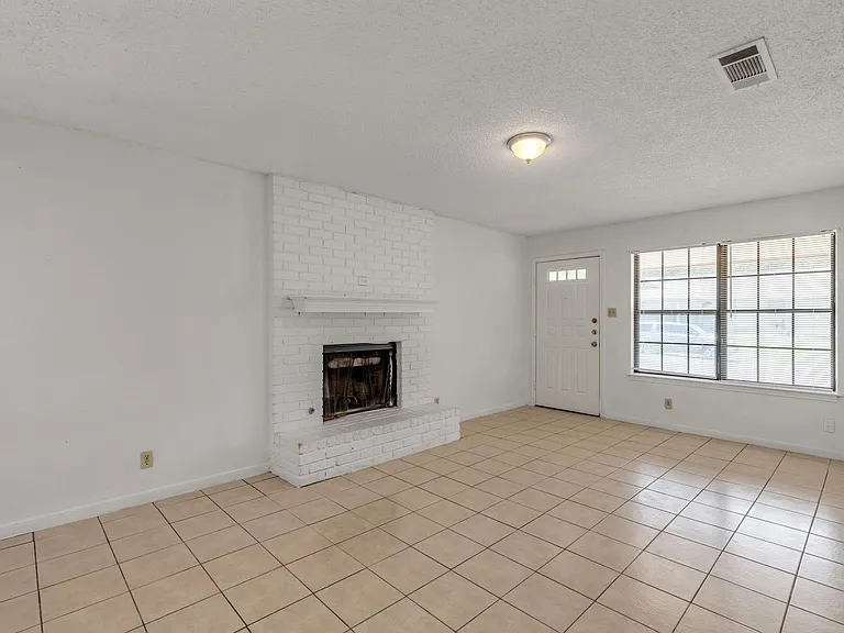 9604 Night Star Dr #B — Photo 3