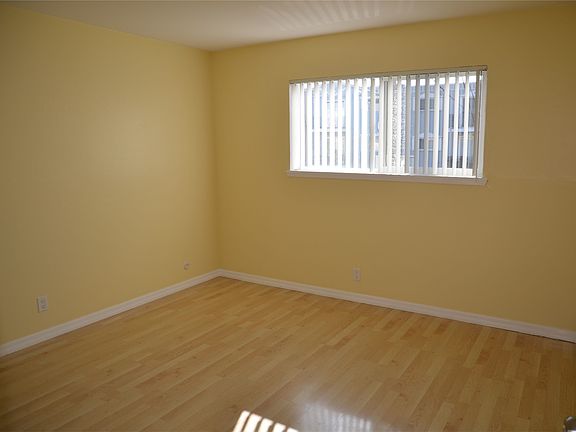 5th image of 643 Sylvan St