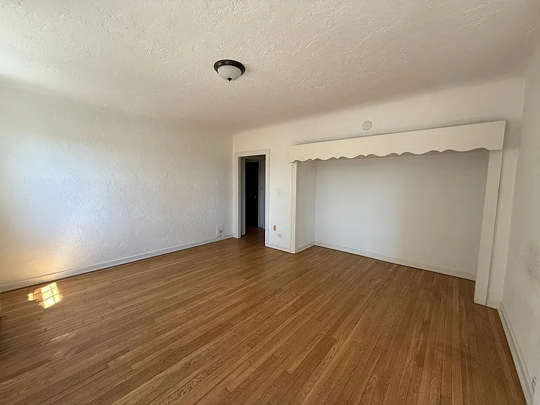 King Edward Annex Apartments — Photo 56