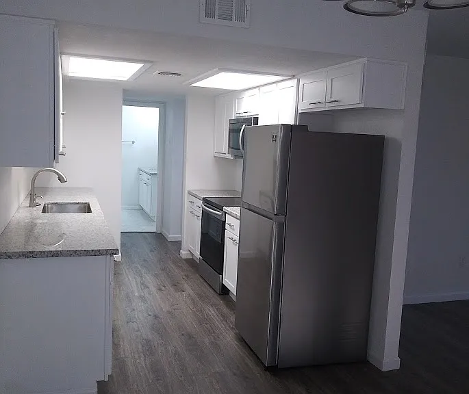 140 Bradshaw Dr #4 — Photo 1