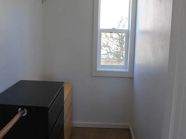 2728 Valencia St — Photo 14