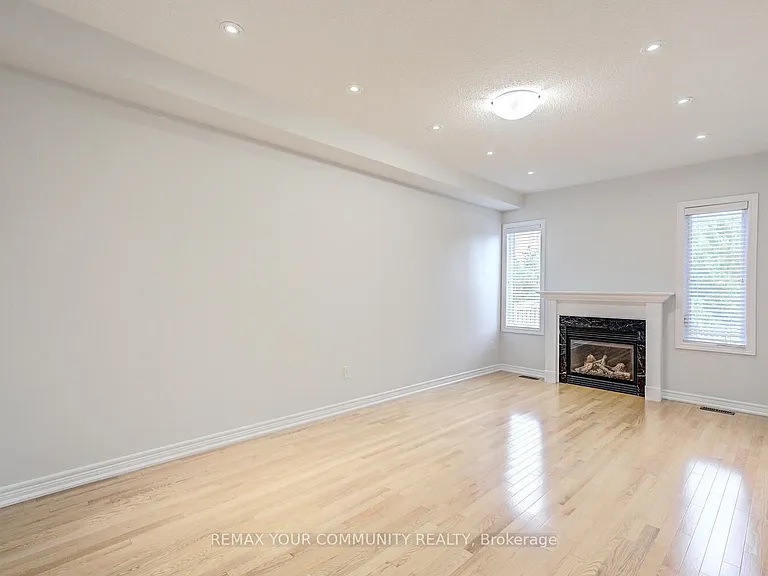 76 Ivy Glen Dr — Photo 17