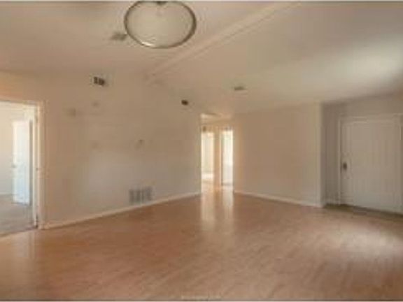 5th image of 2517 Hickory Dr
