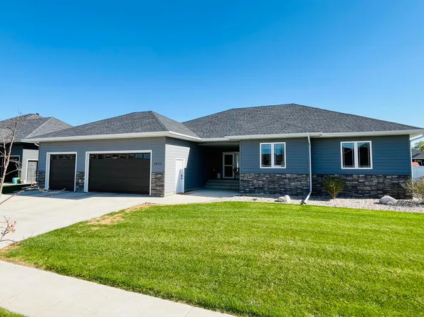 2522 Prairie Creek Dr, Aberdeen, SD 57401