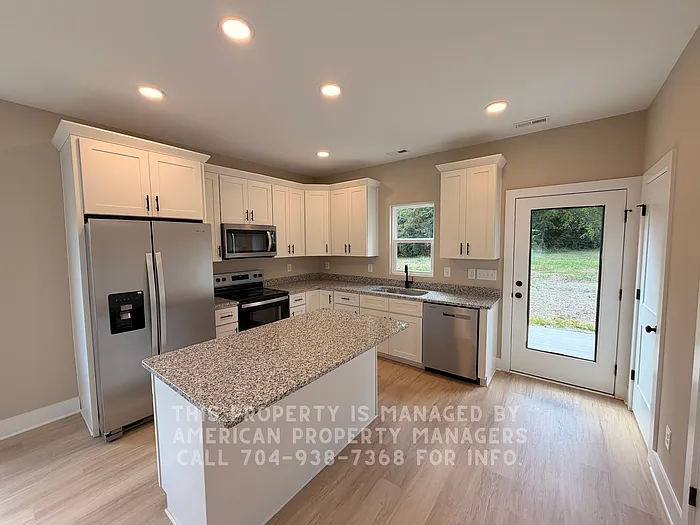 3 bed, 2.5 bath, $1,595 — Photo 3