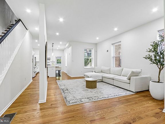 5th image of 1015 S 47th St