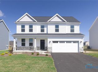 197 Valley Hall Dr, Perrysburg, OH 43551