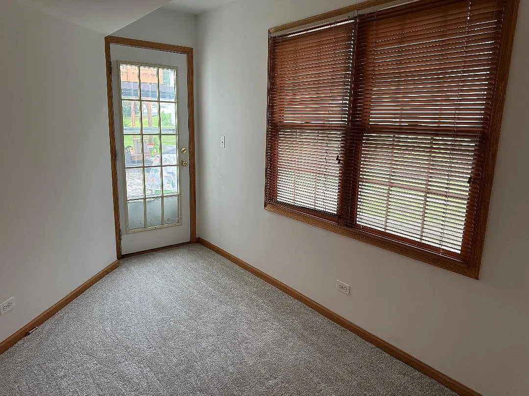 3 bed, 1921 sqft, $2,950 — Photo 2