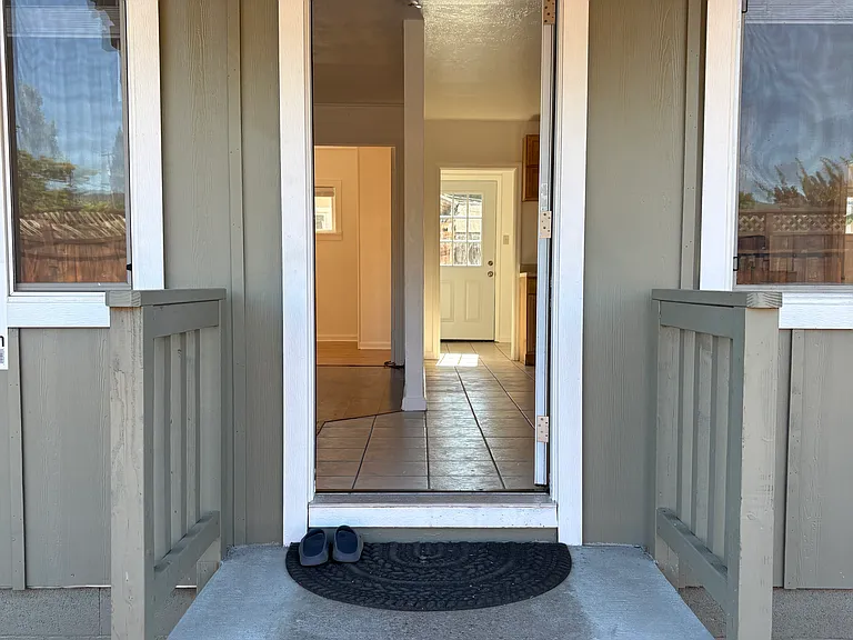 123 Leslie St #B — Photo 6