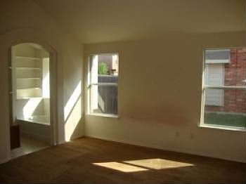 3rd image of 225 Tanglewood Pl