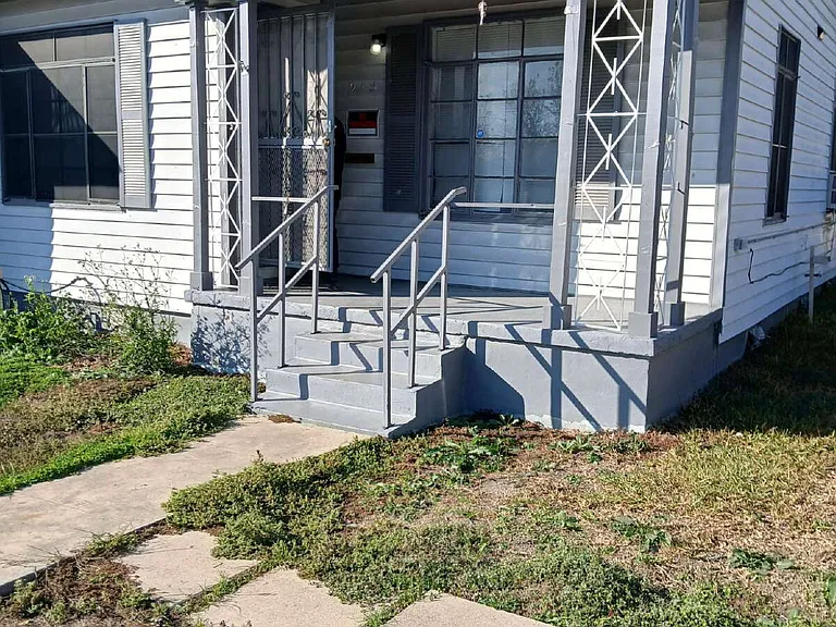 215 Edna Ave — Photo 2