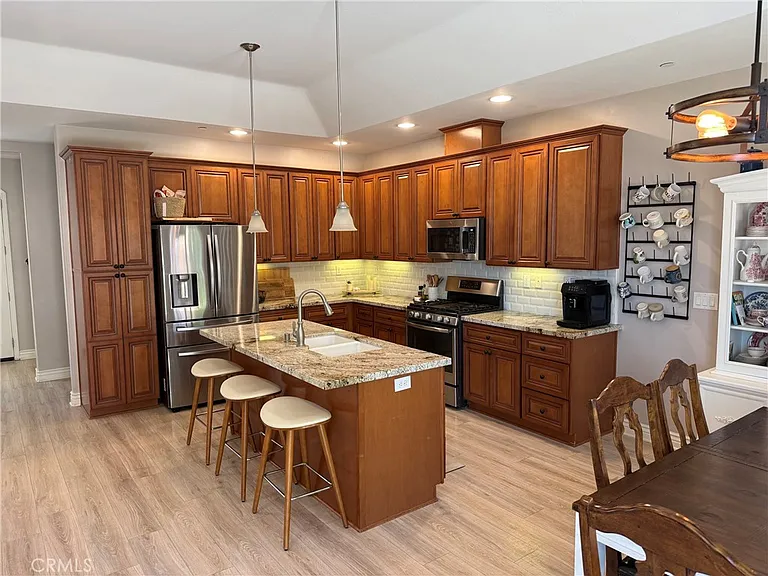329 Dressler Ave — Photo 1