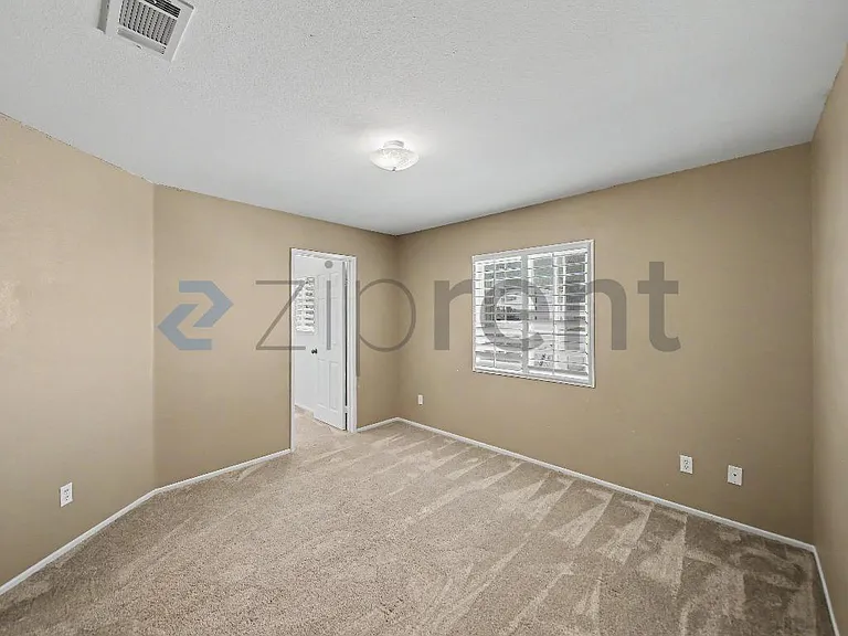294 Kieswetter St — Photo 44