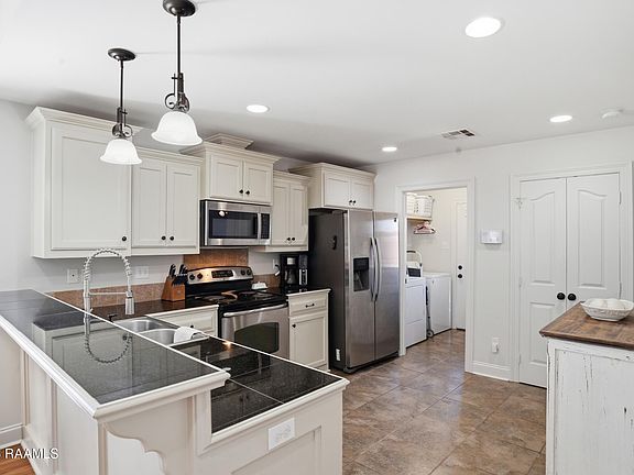 4th image of 103 Acacia Ln