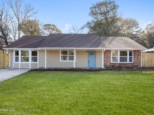 1716 S 1st St, Ocean Springs, MS 39564