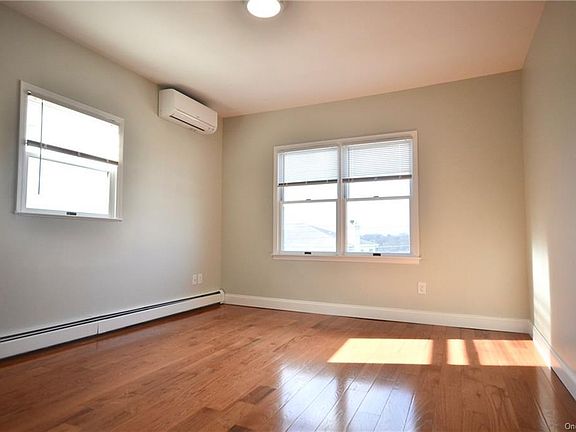 3rd image of 16 Lincoln Ave Unit 1