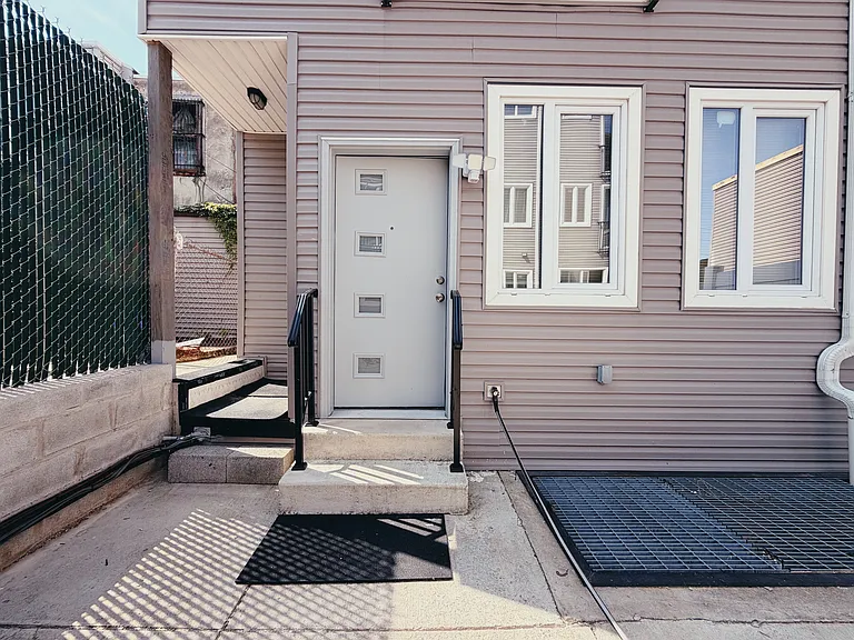 2720 W Thompson St #F — Photo 7