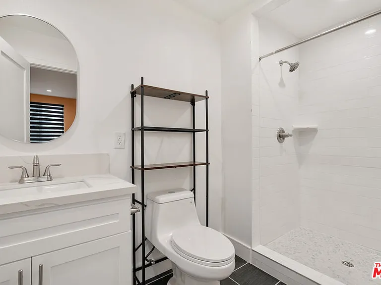 1341 N Mariposa Ave — Photo 58