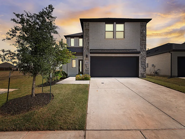 5011 Emerald Hill Dr — Photo 2