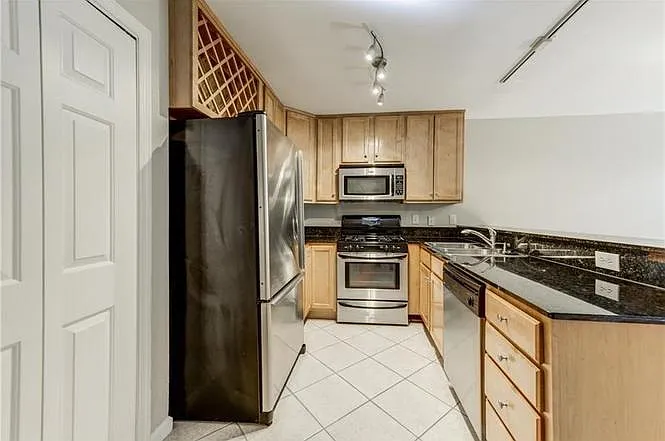 1445 Monroe Dr NE #C27 — Photo 8