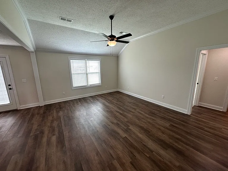 58 Frostwood Cv — Photo 5