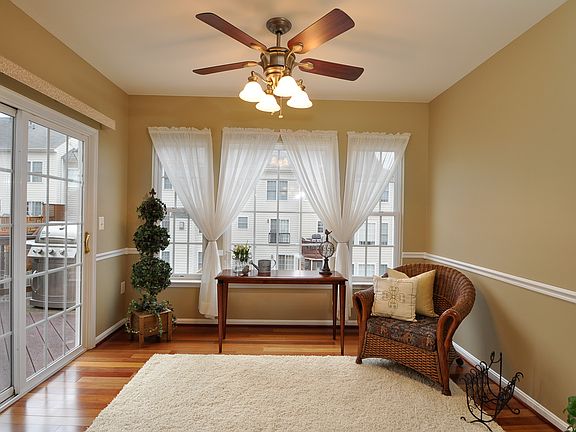 Extra Living or Dining Area