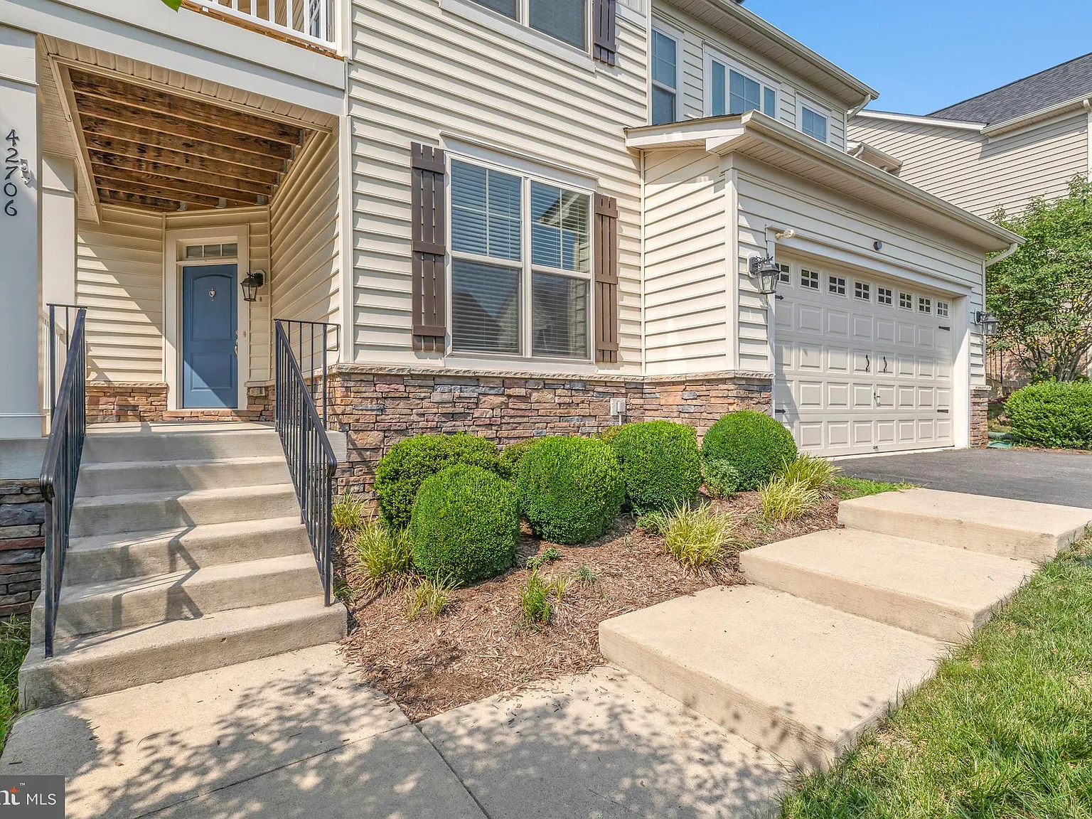 5 bed, 4.5 bath, 4165 sqft, $5,100 — Photo 4