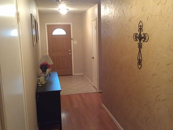 Tile and Hardwood floors!