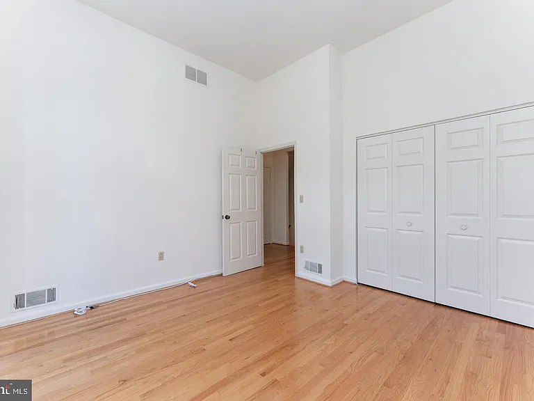 2020 Walnut St #2032 — Photo 15