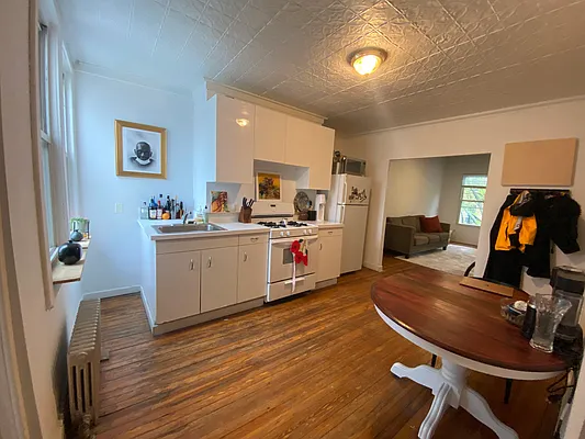 Rented by Francis Castoria LREB | media 6